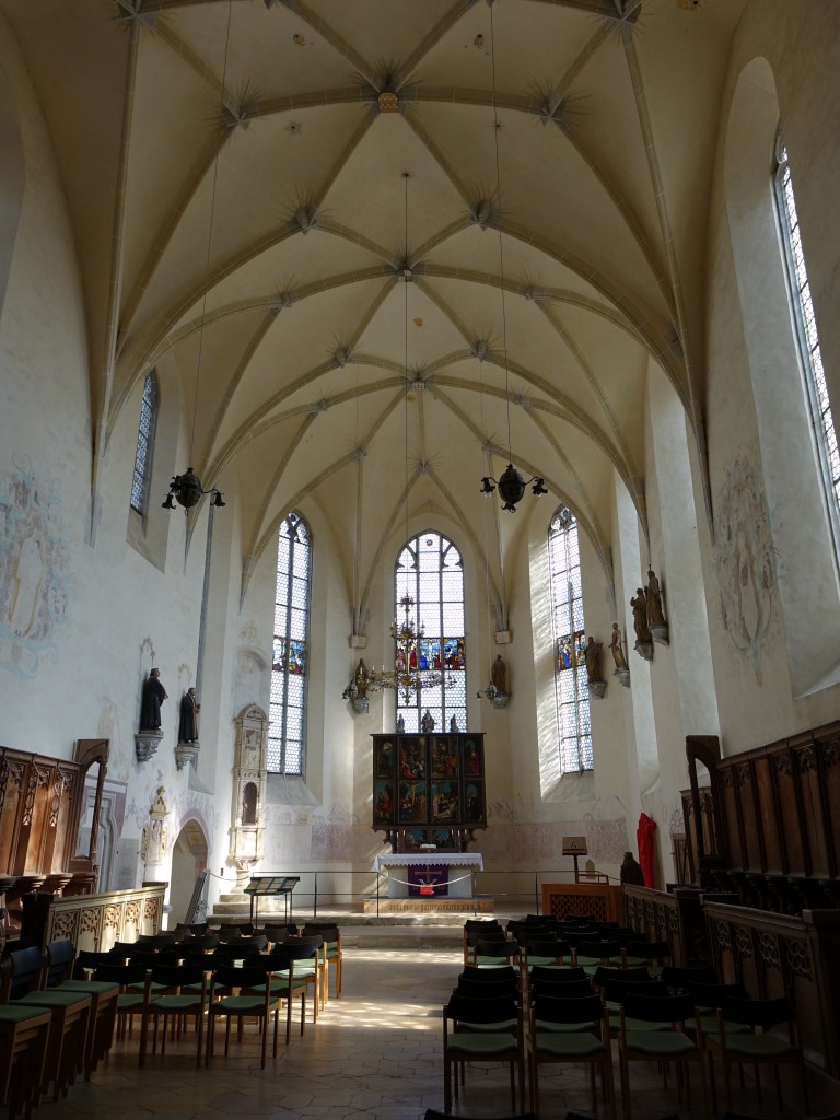 Auhausen, Chor mit Flgelaltar und Chorgesthl aus dem 16. Jahrhundert in der Ev. St. Maria Kirche (18.03.2015)