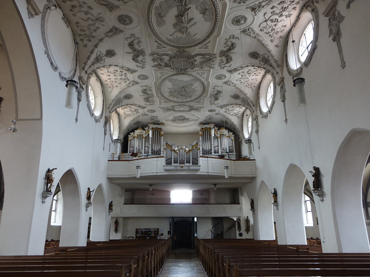 Aulendorf, Orgelempore mit Walcker Orgel in der kath. Pfarrkirche St. Martin (05.04.2021)