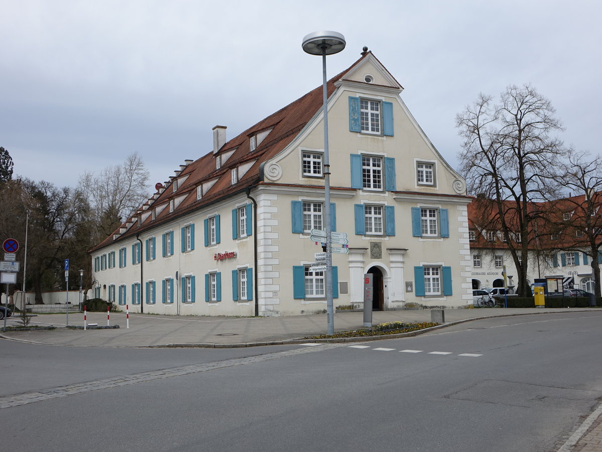 Aulendorf, Sparkasse und Schlossbrauerei in der Hauptstrae (05.04.2021)