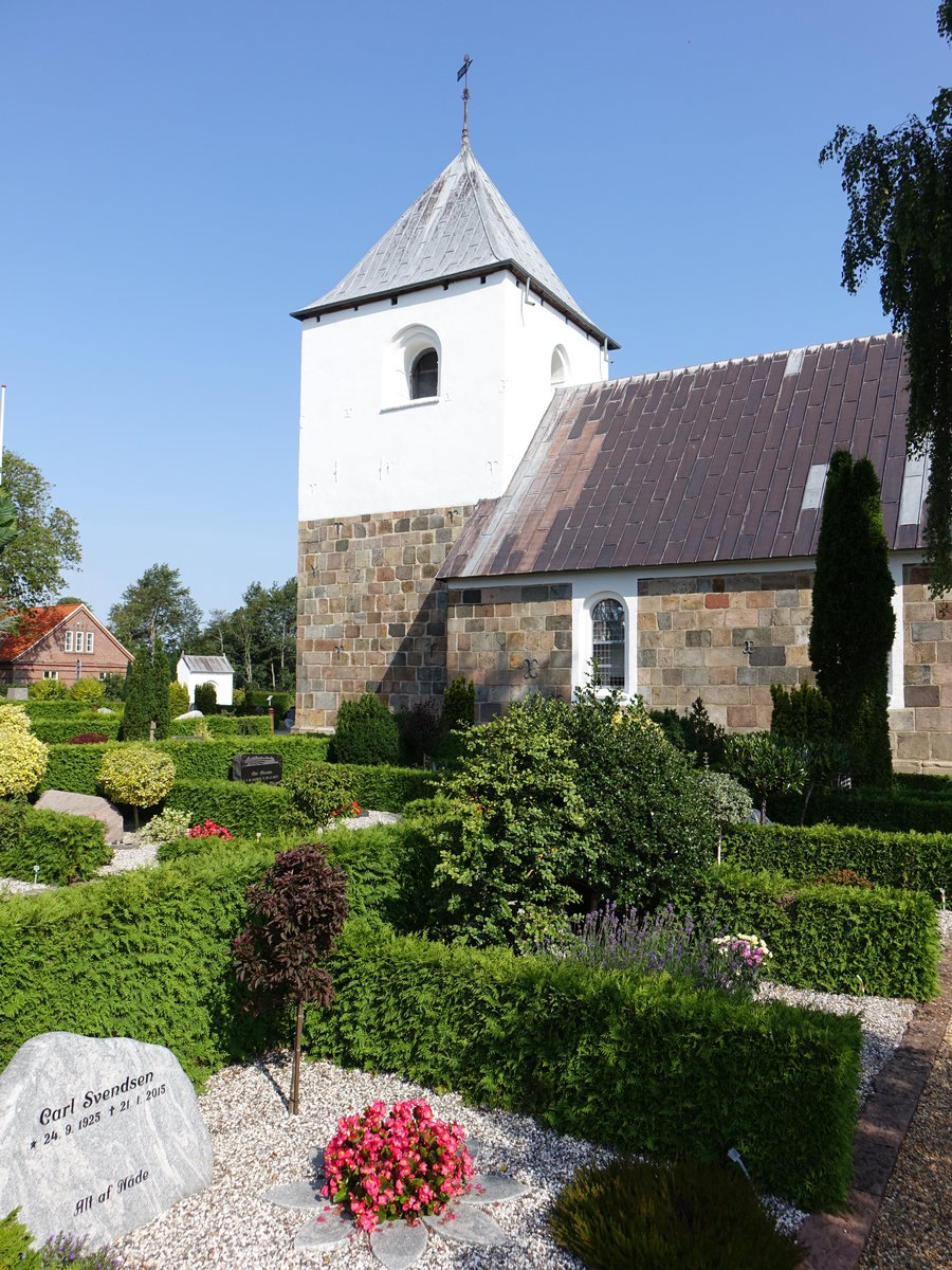 Aulum, romanische Ev. Kirche in der Kirkegade, erbaut im 11. Jahrhundert (25.07.2019)