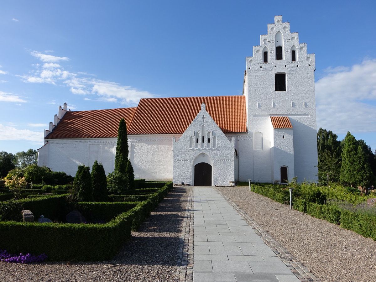 Aunslev, Ev. St. Blasius Kirche, erbaut ab 1100 (06.06.2018)