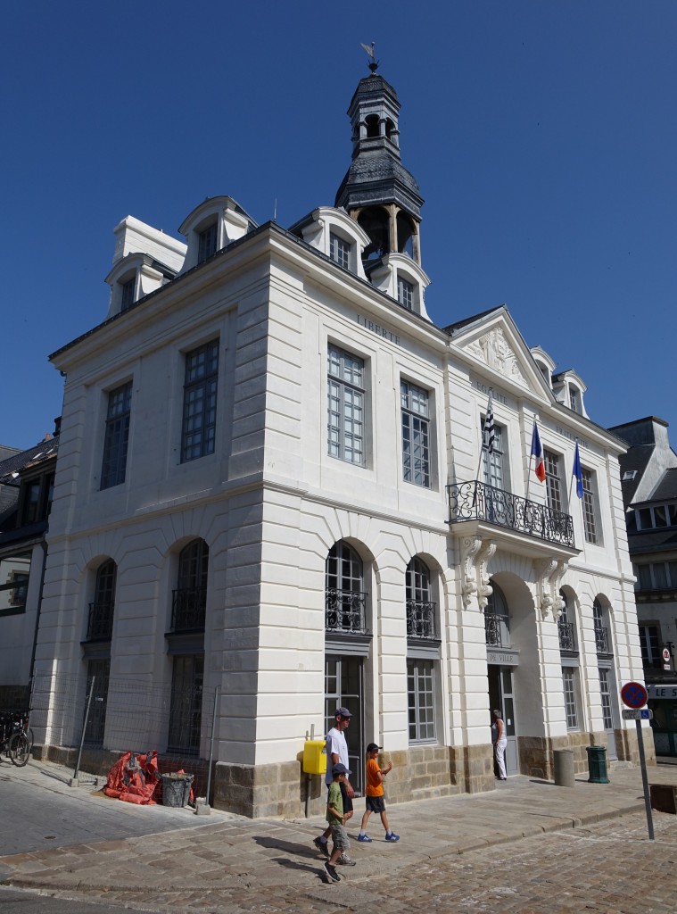 Auray, Rathaus am Place de la Republique (16.07.2015)