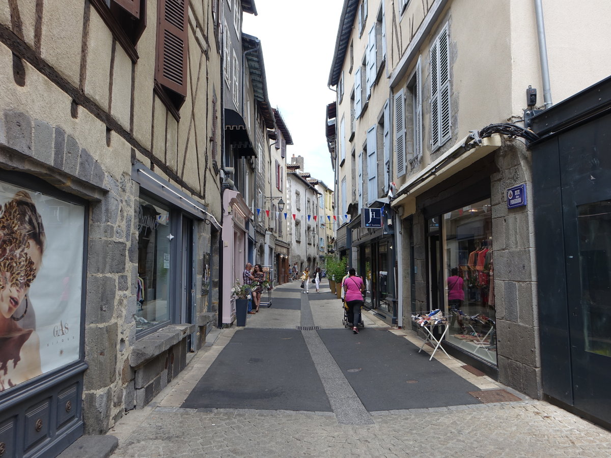 Aurillac, historische Huser in der Rue des Fargues (21.07.2018)