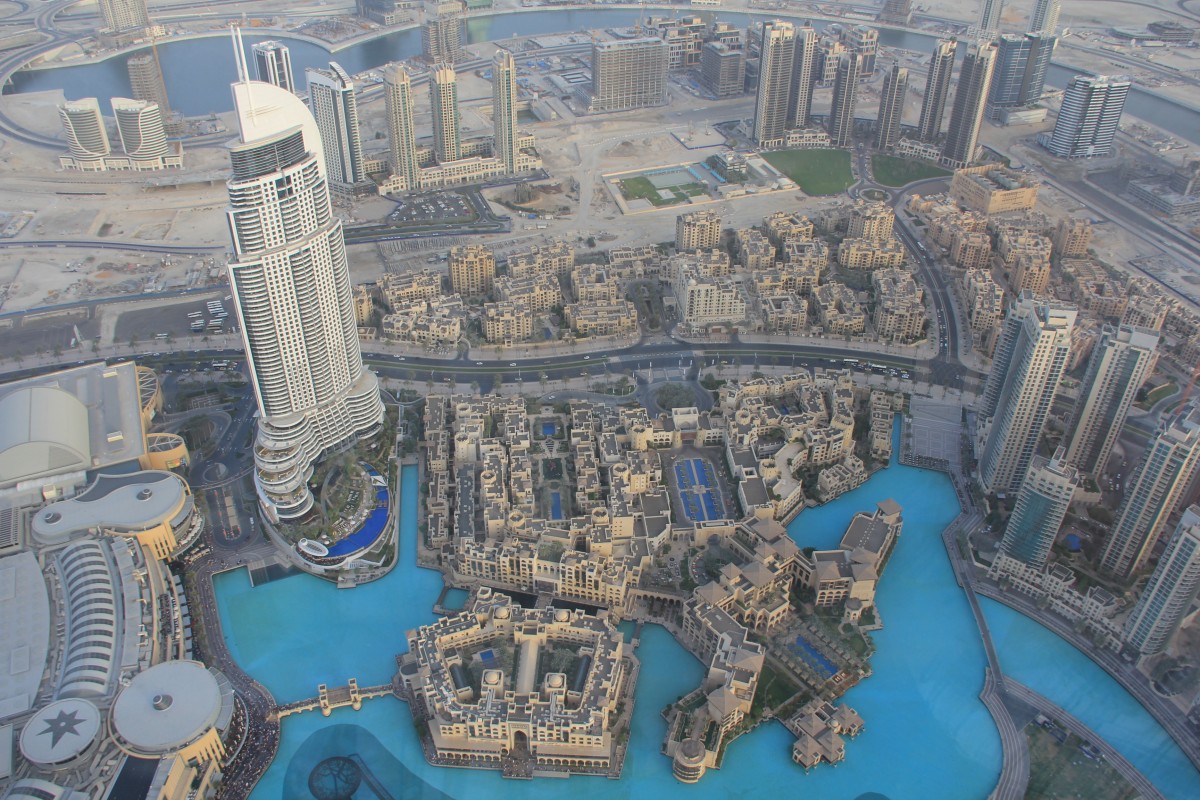 Ausblick von der auf 452 Meter gelegene Plattform auf den Lake Kahlifa, das Address Hotel und die umliegenden Gebude. 12. April 2012