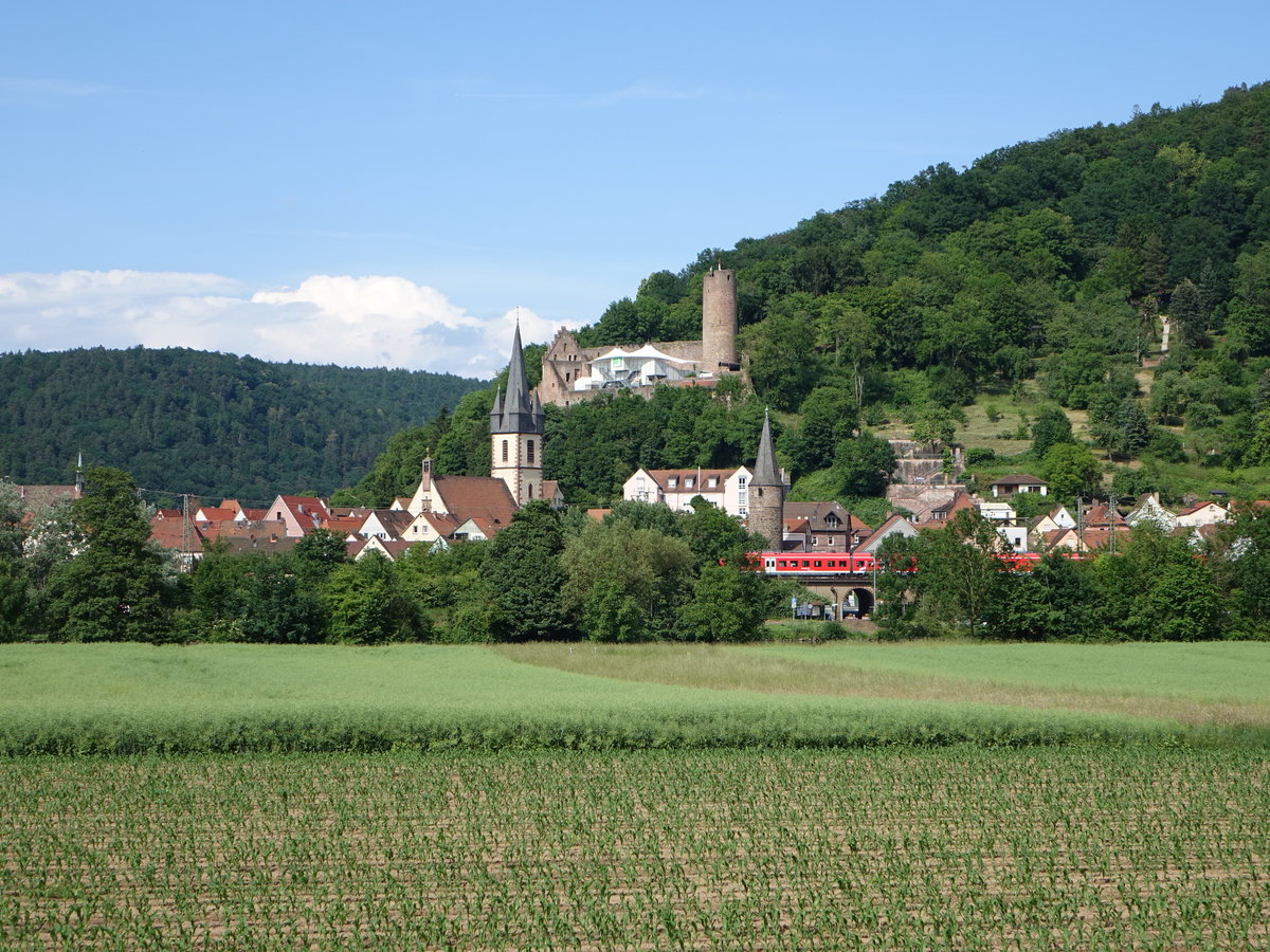 Ausblick auf die Altstadt von Gemnden am Main mit St. Peter und Paul Kirche, Scherenburg und Eulenturm (26.05.2018)