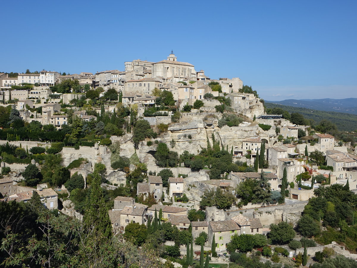 Ausblick auf die Altstadt von Gordes an der Sdflanke der Hgelkette Monts de Vaucluse (24.09.2017)