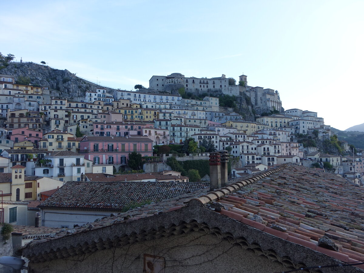 Ausblick auf die Altstadt von Muro Lucano mit St. Nicola Kirche (30.09.2022)