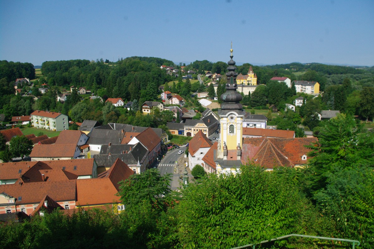 Ausblick auf Ehrenhausen mit der Pfarrkirche zur schmerzhaften Mutter Maria (21.08.2013)