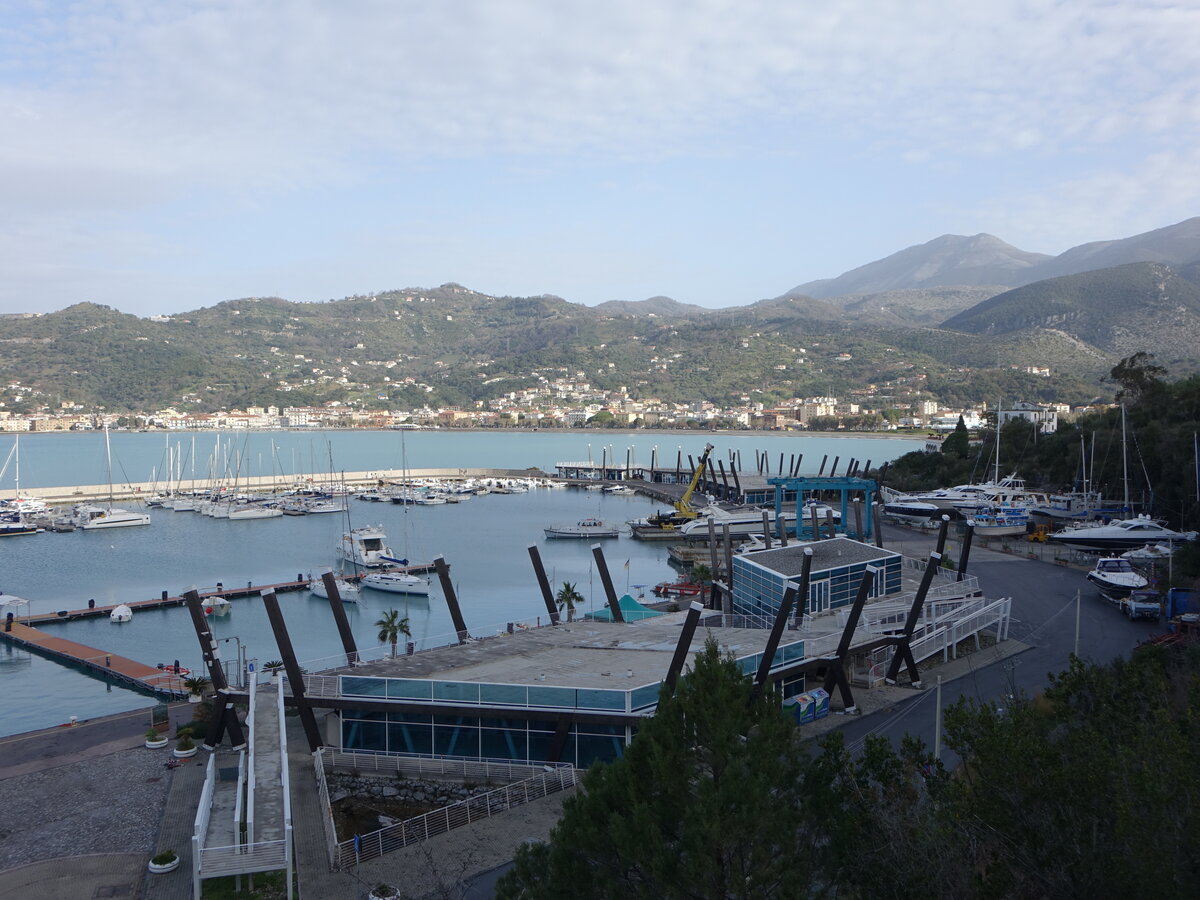 Ausblick auf den Hafen von Sapri, Provinz Salerno (28.02.2023)