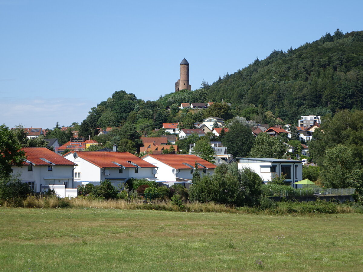 Ausblick auf Kirkel mit Burgruine. Die Burgruine steht auf dem 307 m . NN hohen Schlossberg (14.07.2023)
