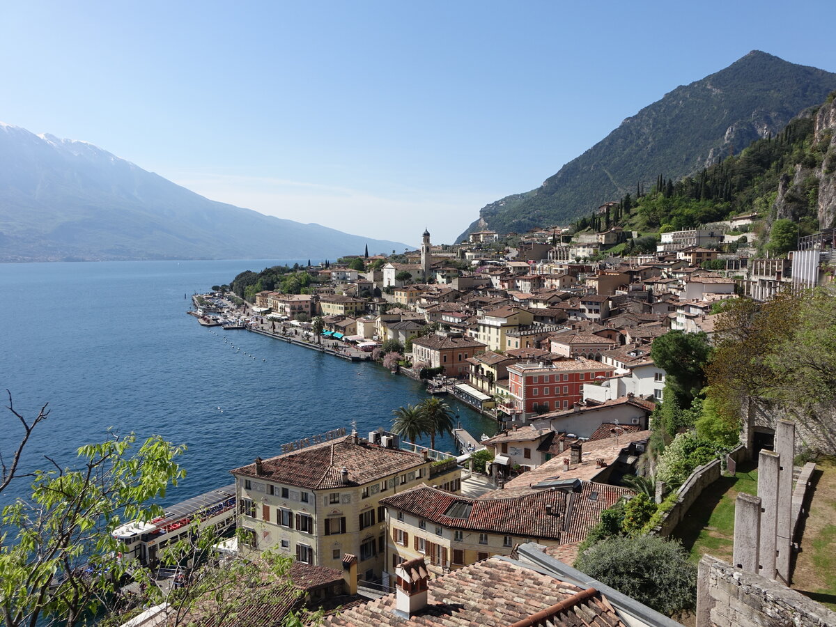 Ausblick auf Limone sul Garda am Westufer des Gardasees (13.04.2024)