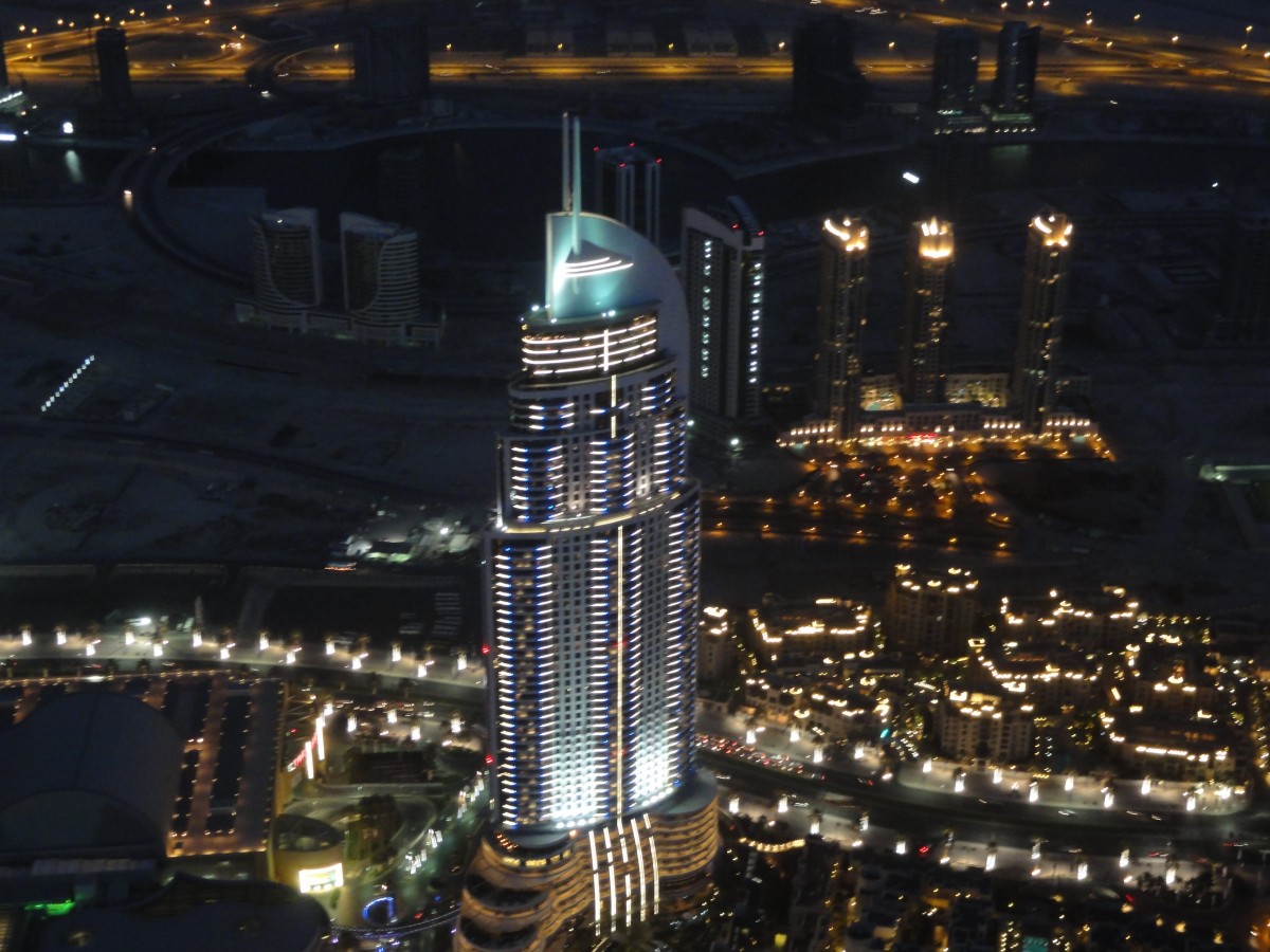 Ausblick nacht's von der Aussichtsplattform des Burj Khalifa. 12. April 2012.