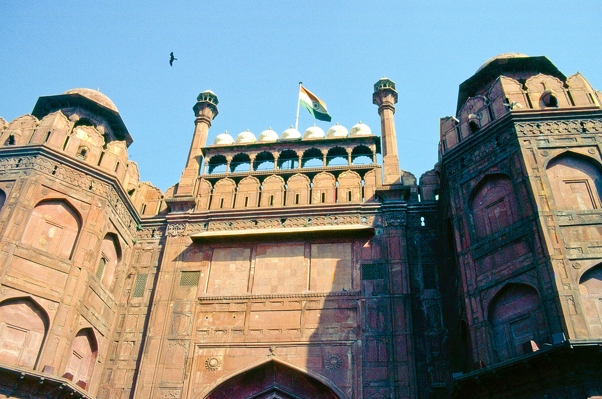 Ausschnitt der Auenmauer des Roten Forts in Neu delhi. Bild vom Dia. Aufnahme: Oktober 1988.