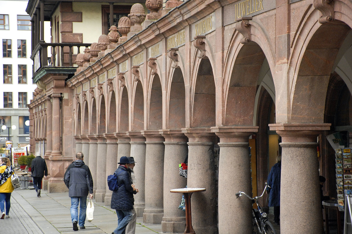 Ausschnitt des Alten Rathauses in Leipzig vom Markt aus gesehen. Aufnahme: 29. April 2017.