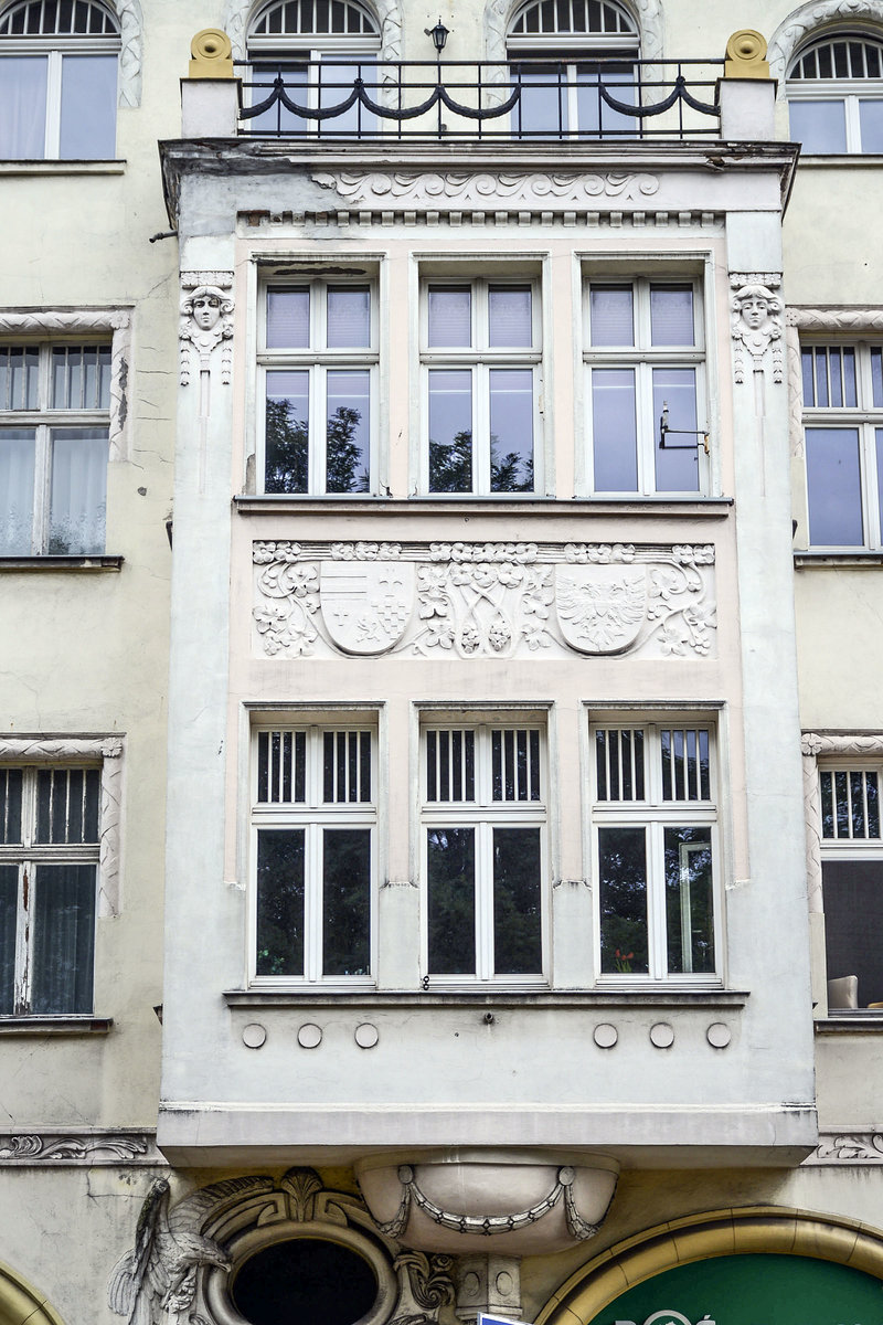 Ausschnitt eines Gebäudes an der Ulica Szczecińska (bis 1945 Schlawer Straße) in Słupsk (Stolp) in Hinterpommern. Aufnahme: 22. August 2020.