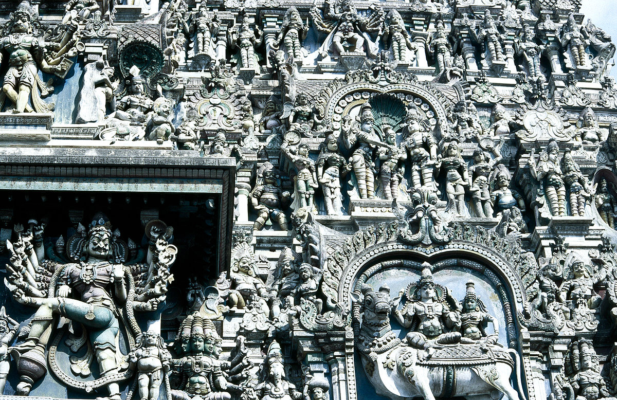 Ausschnitt eines Tempels in Tiruchirappalli. Bild vom Dia. Aufnahme: Dezember 1988.