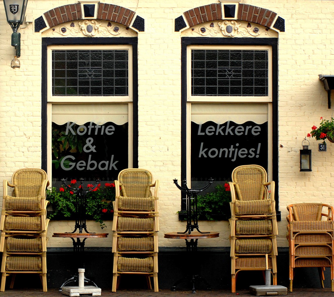 Ausschnitt der Fassade von Dinercaf de Cerck in der Brinkstraat 51 in Beilen. Aufnahme: Mai 2011.