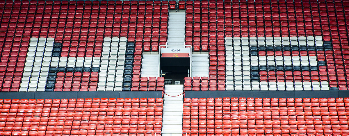 Ausschnitt der Nordtribune des Fuballstadions Old Trafford in Manchester. Mit einer Kapazitt von 75.600 Zuschauern ist das Old Trafford nach dem Wembley-Stadion in London das zweitgrte Fuballstadion im Vereinigten Knigreich.
Aufnahme: 11. Mrz 2018.