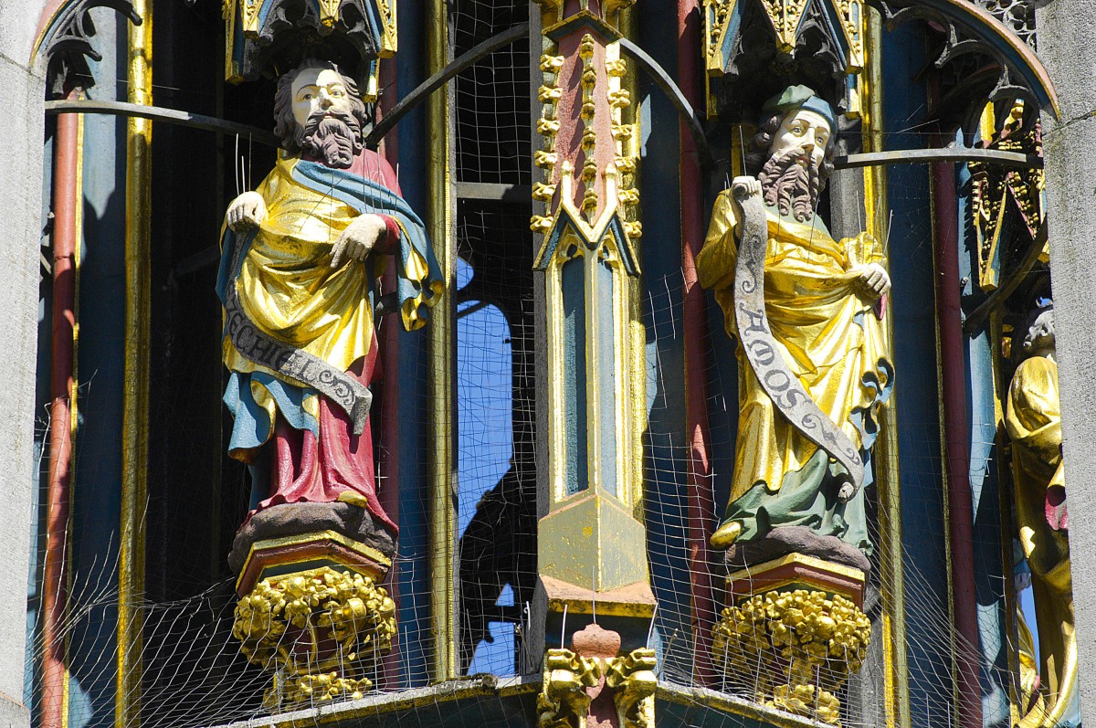 Ausschnitt vom Schnen Brunnen auf dem Hauptmarkt in Nrnberg. Aufnahme: Juli 2008.