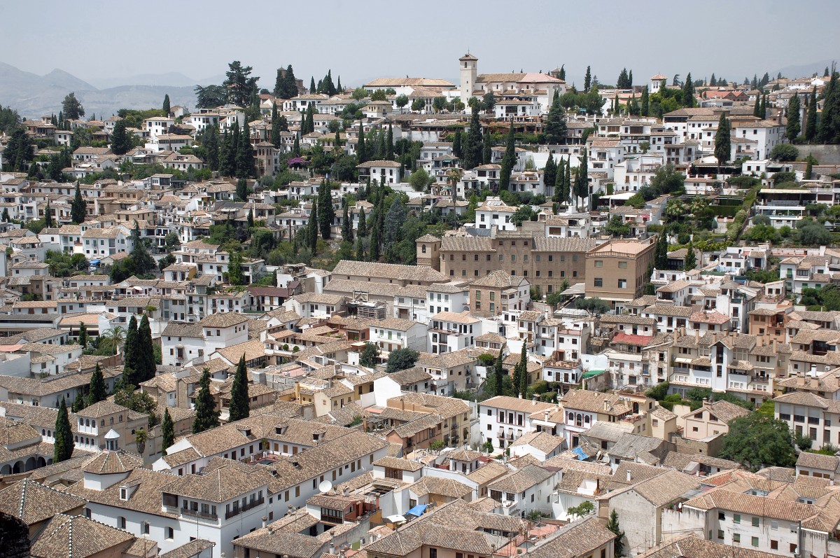 Aussicht von Alhambra auf Granada. Aufnahmedatum: 17. Juli 2014.