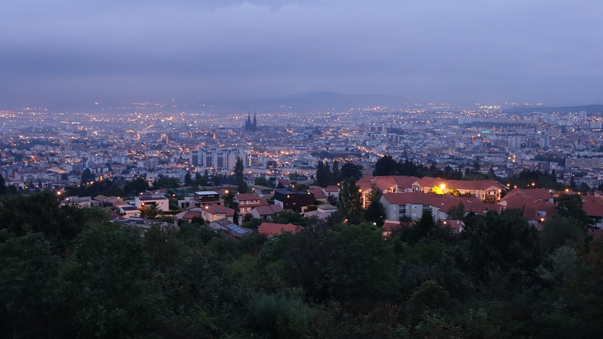 Aussicht auf Clermont-Ferrand vom Col de Moreno (19.09.2016)