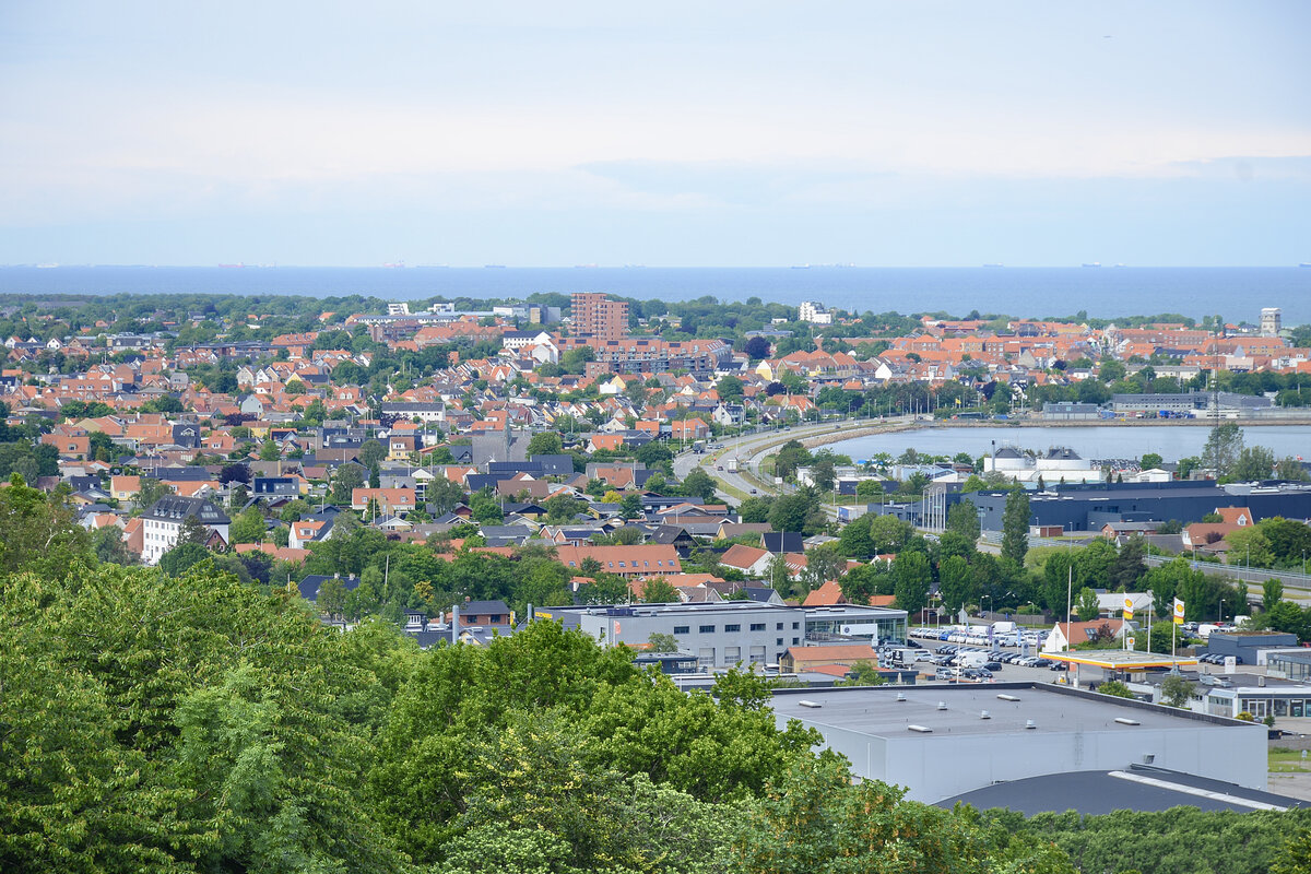Aussicht auf Frederikshavn vom Bunkermuseum in Bangsbo s�dlich von Frederikshavn. Aufnahme:14. Juni 2026.
