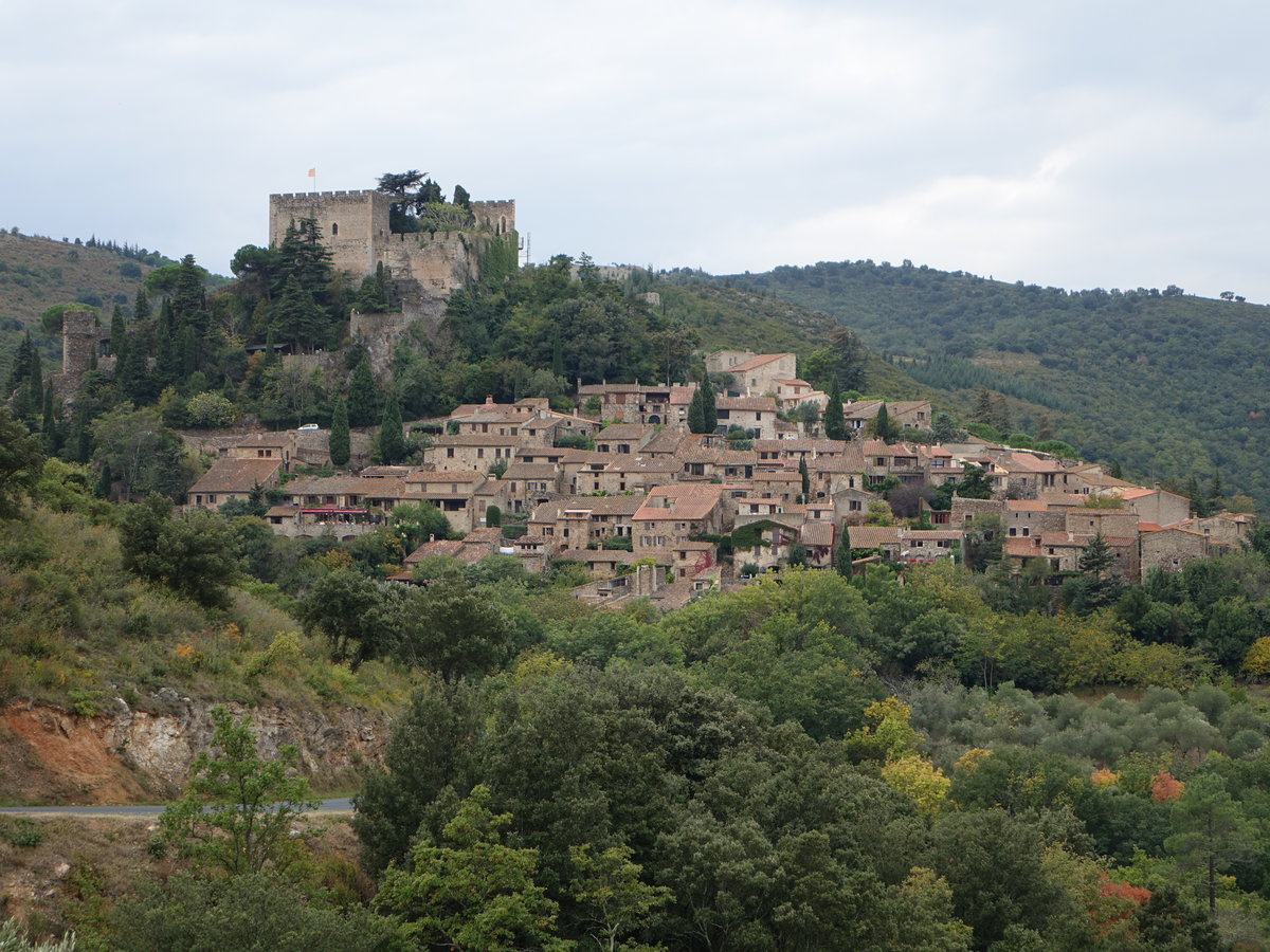Aussicht auf die mittelalterliche Burg und den Castelnou, die Burg wurde erbaut im 10. Jahrhundert (30.09.2017)