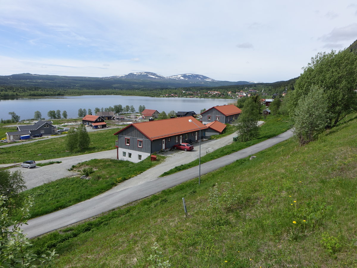 Aussicht auf den Ort Funsdalen, Wintersportort am Fue des Funsdalbergs (17.06.2017)