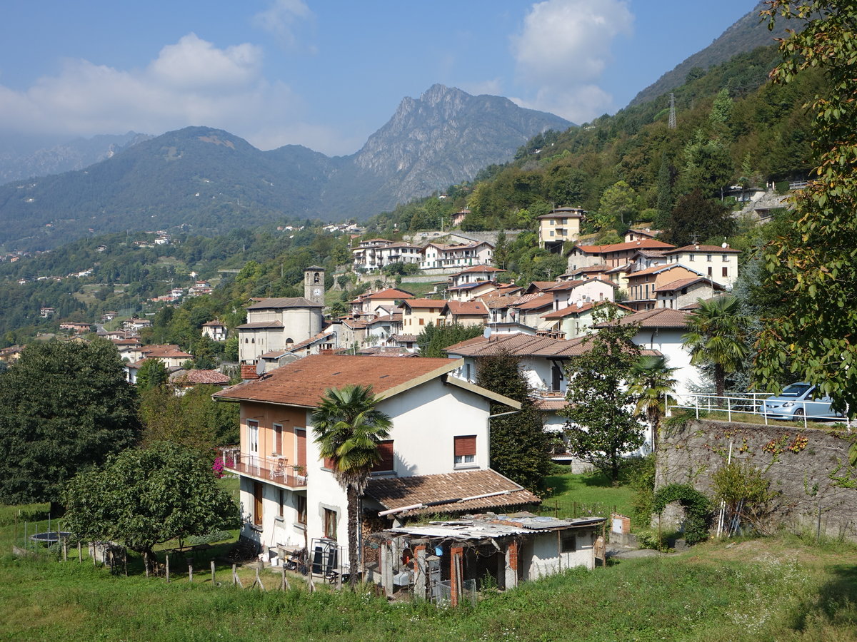 Aussicht auf die Ortschaft Piano Porlezza mit der Pfarrkirche St. Nazzaro (23.09.2018)