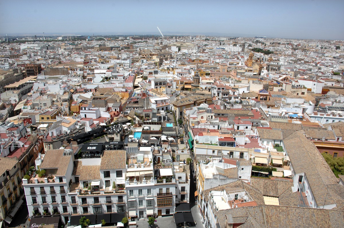 Aussicht auf Sevilla von Cathedral de Sevilla. Aufnahmedatum: 22. Juli 2014.