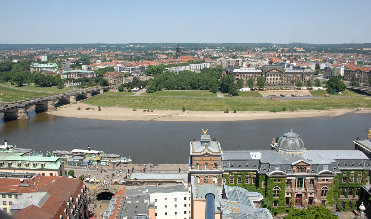 Aussicht von der Frauenkirche in Dresden. Aufnahmedatum: 8. Juni 2014.