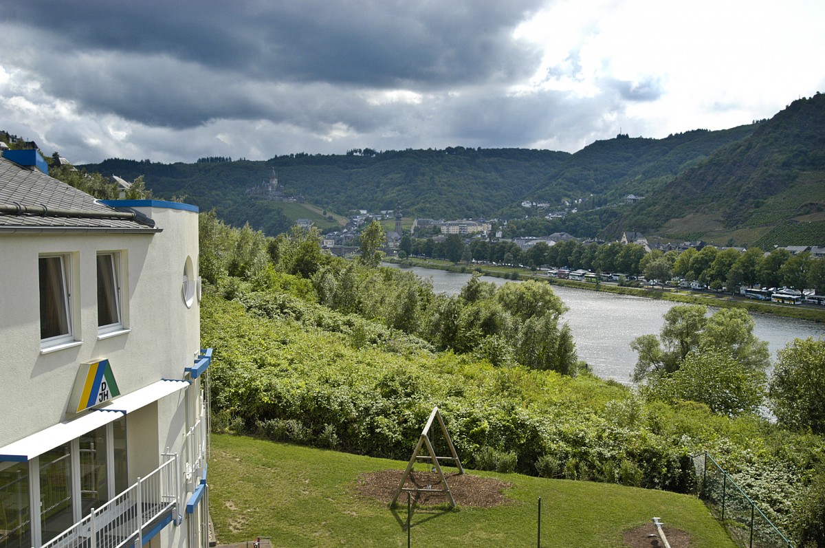 Aussicht von Moseltal-Jugendherberge in Cochem. Aufnahme: Juli 2007.