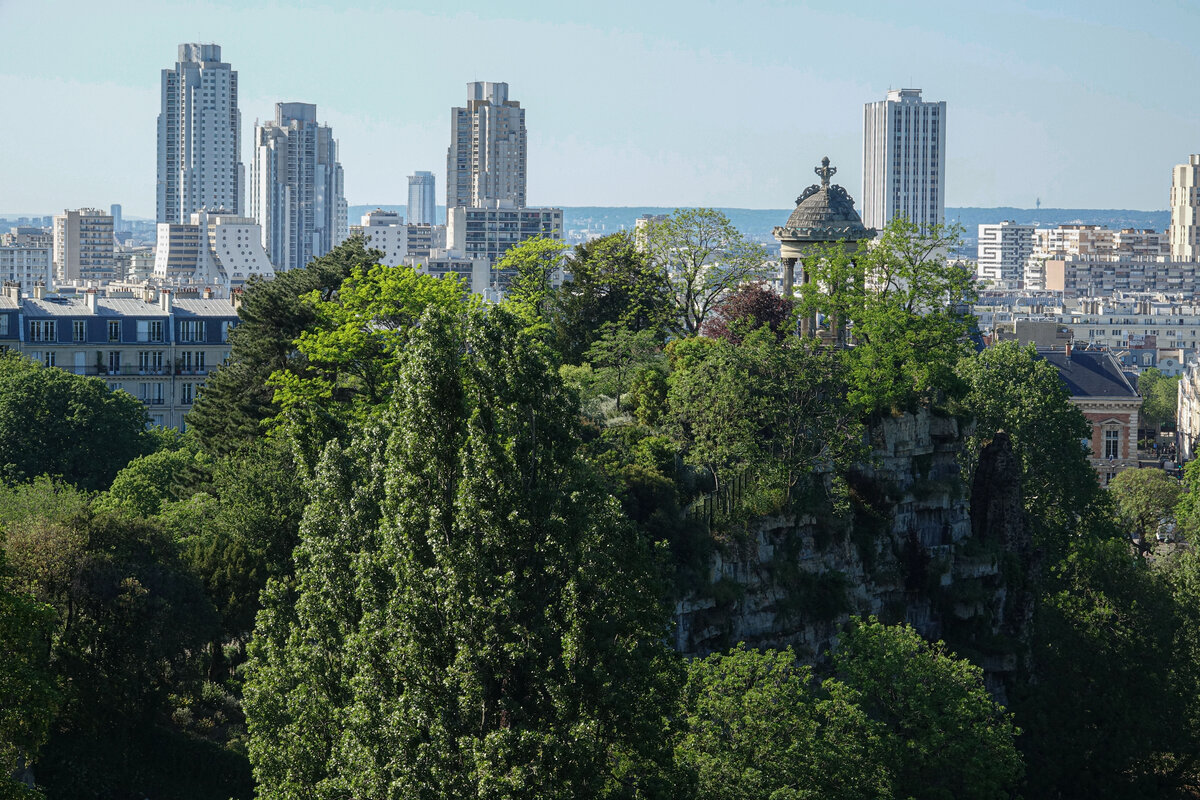 Aussicht vom Parc de Buttes Chamount in Paris. Foto: Juni, 2023.