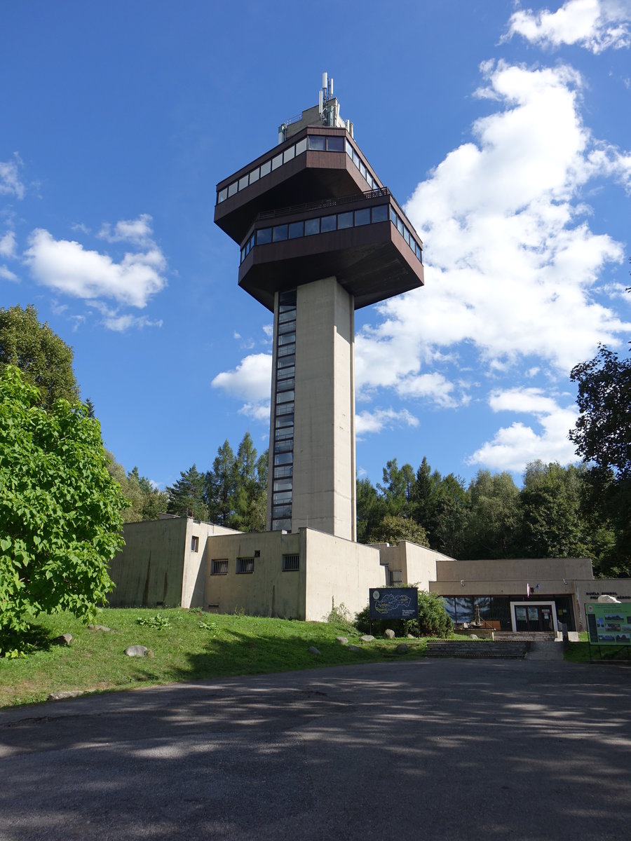 Aussichtturm am Dukla Pass mit Vojenske Historischem Museum (31.08.2020)