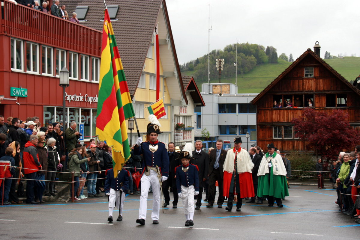 Ausszug der Landsgemeinde vom Landsgemeindeplatz in Appenzell; 27.04.2014