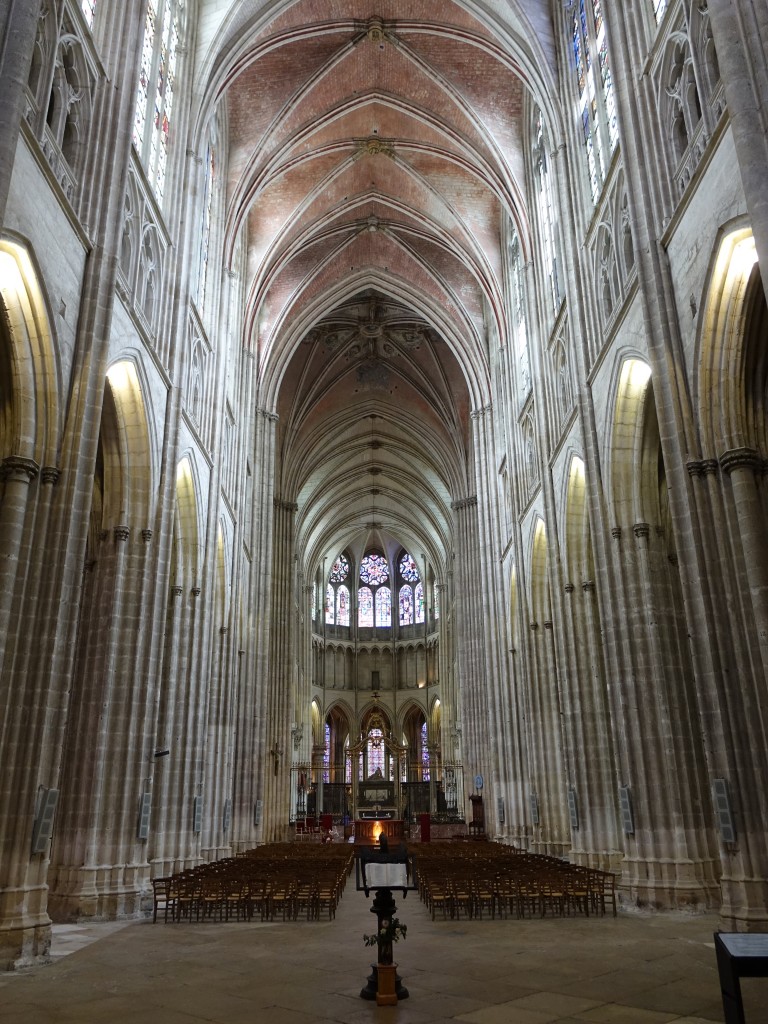 Auxerre, Mittelschiff der Kathedrale St. Etienne (28.10.2015)