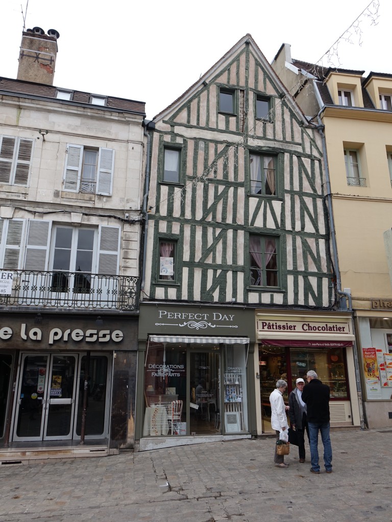 Auxerre, Place Charles Lepere (28.10.2015)