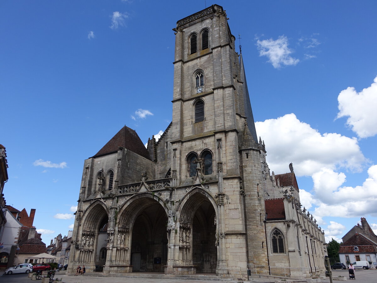 Auxonne, Pfarrkirche Notre-Dame, erbaut im 13. Jahrhundert (01.07.2022)