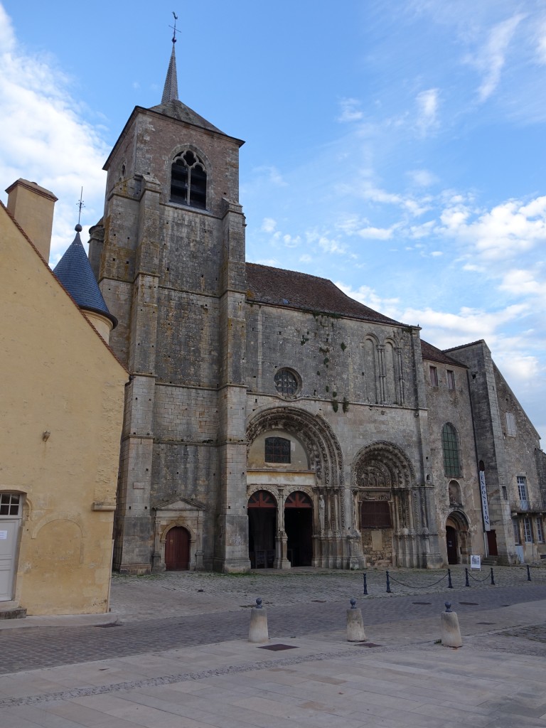 Avallon, romanische Stiftskirche St. Lazare, erbaut bis 1106 (27.10.2015)