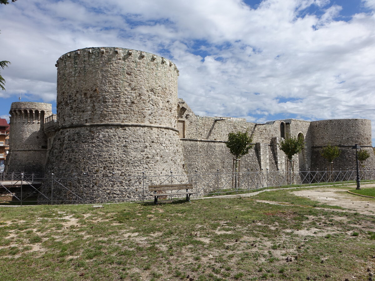 Avezzano, Castello Orsini-Colonna, erbaut im 14. Jahrhundert (19.09.2022)
