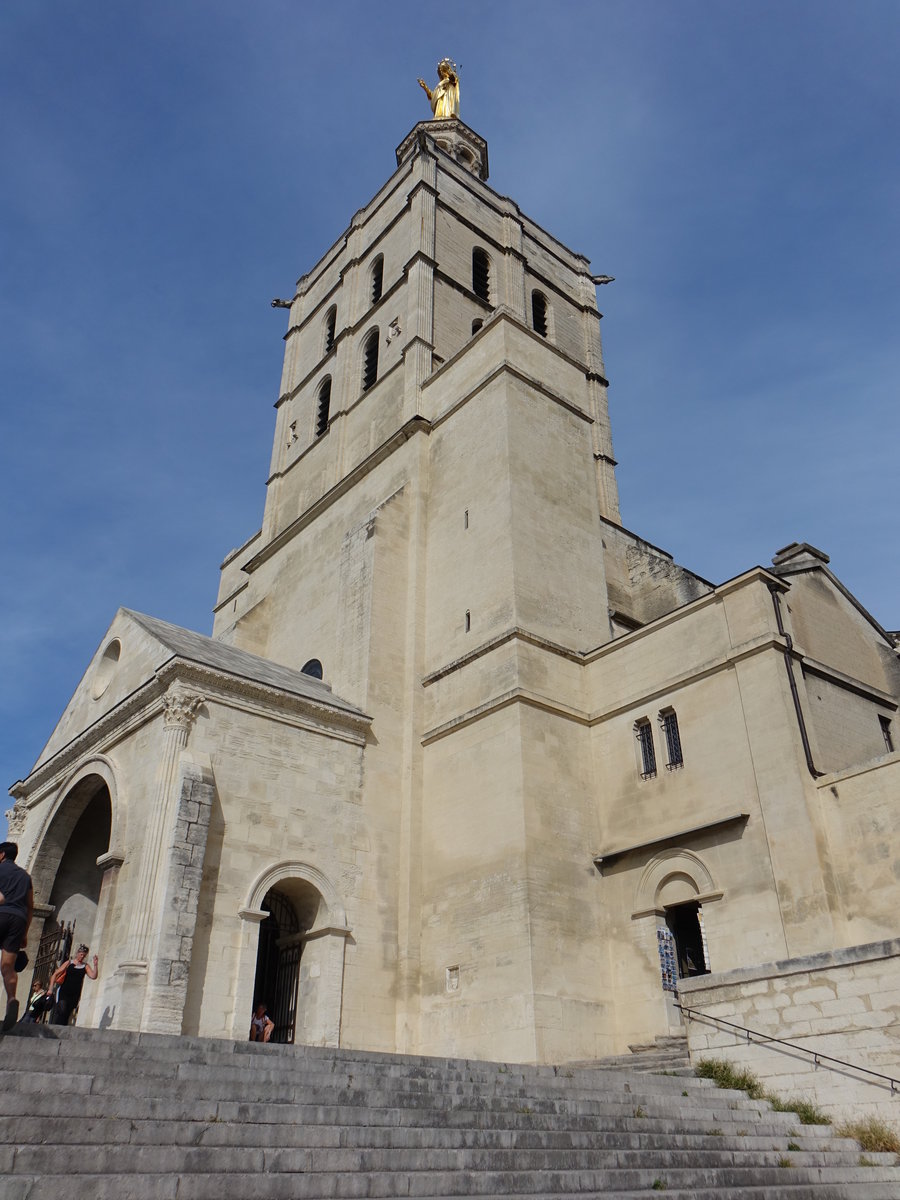Avignon, romanische Kathedrale Notre-Dame, erbaut im 12. Jahrhundert (22.09.2017)
