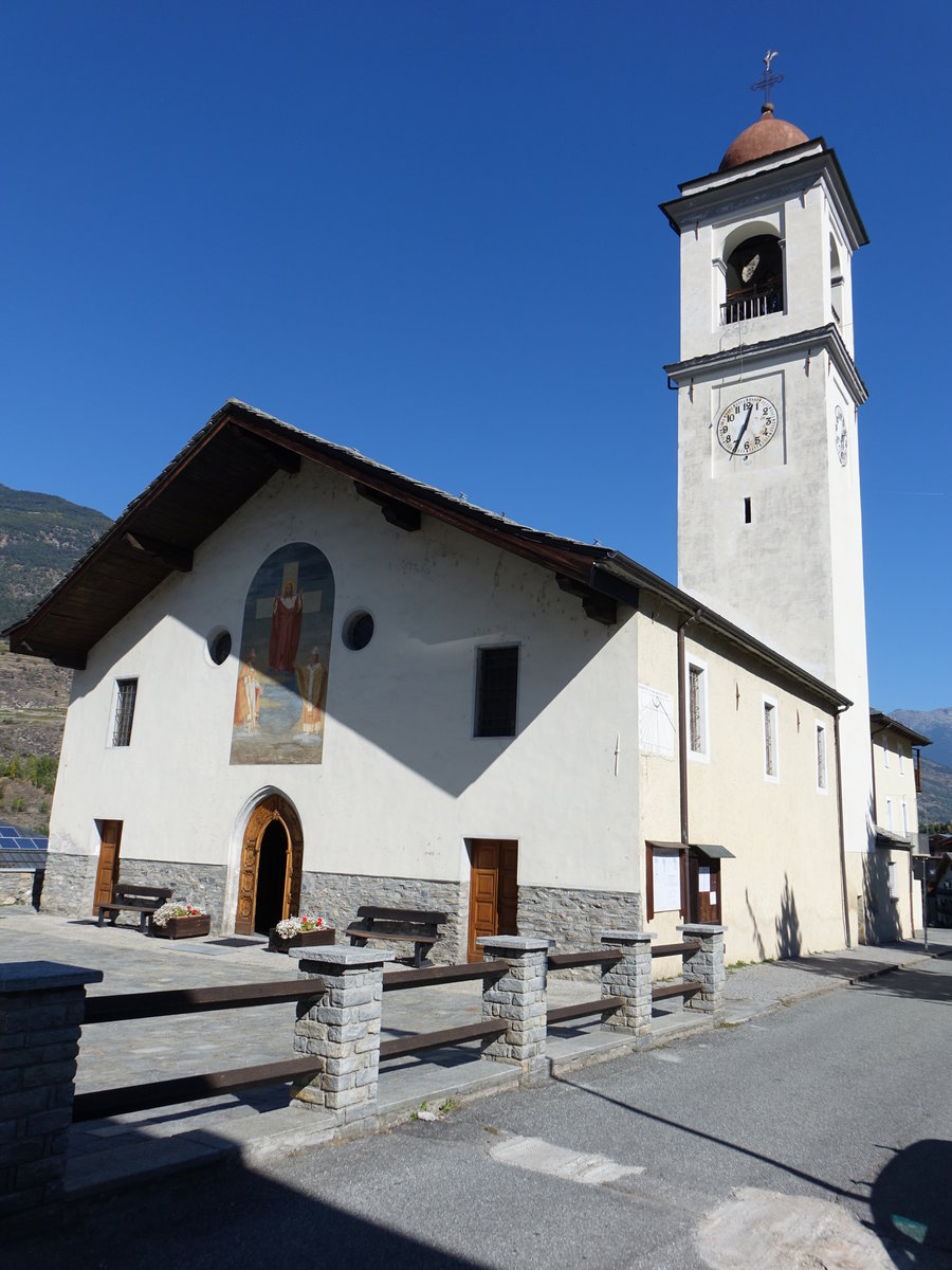 Aymavilles-Cretaz, Pfarrkirche St. Martin, erbaut von 1724 bis 1725, Fresko von Nino Pirlato an der Fassade (05.10.2018)
