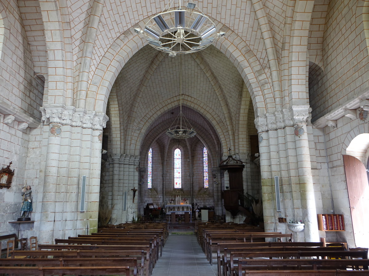Azay-le-Ferron, Innenraum der Kirche Saint-Nazaire (08.07.2017)