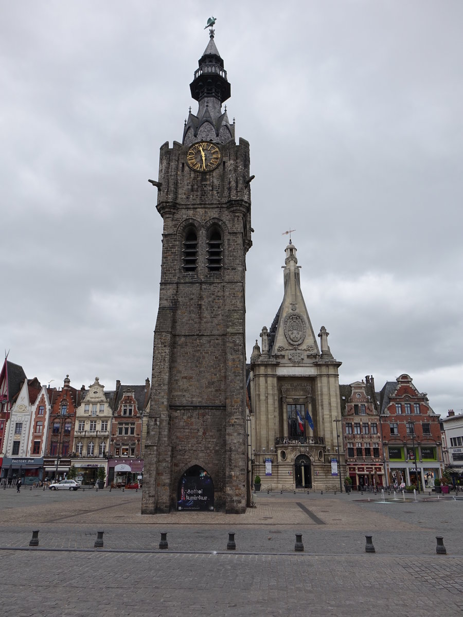 Bthune, Belfried und altes Rathaus am Grand Place (14.05.2016)