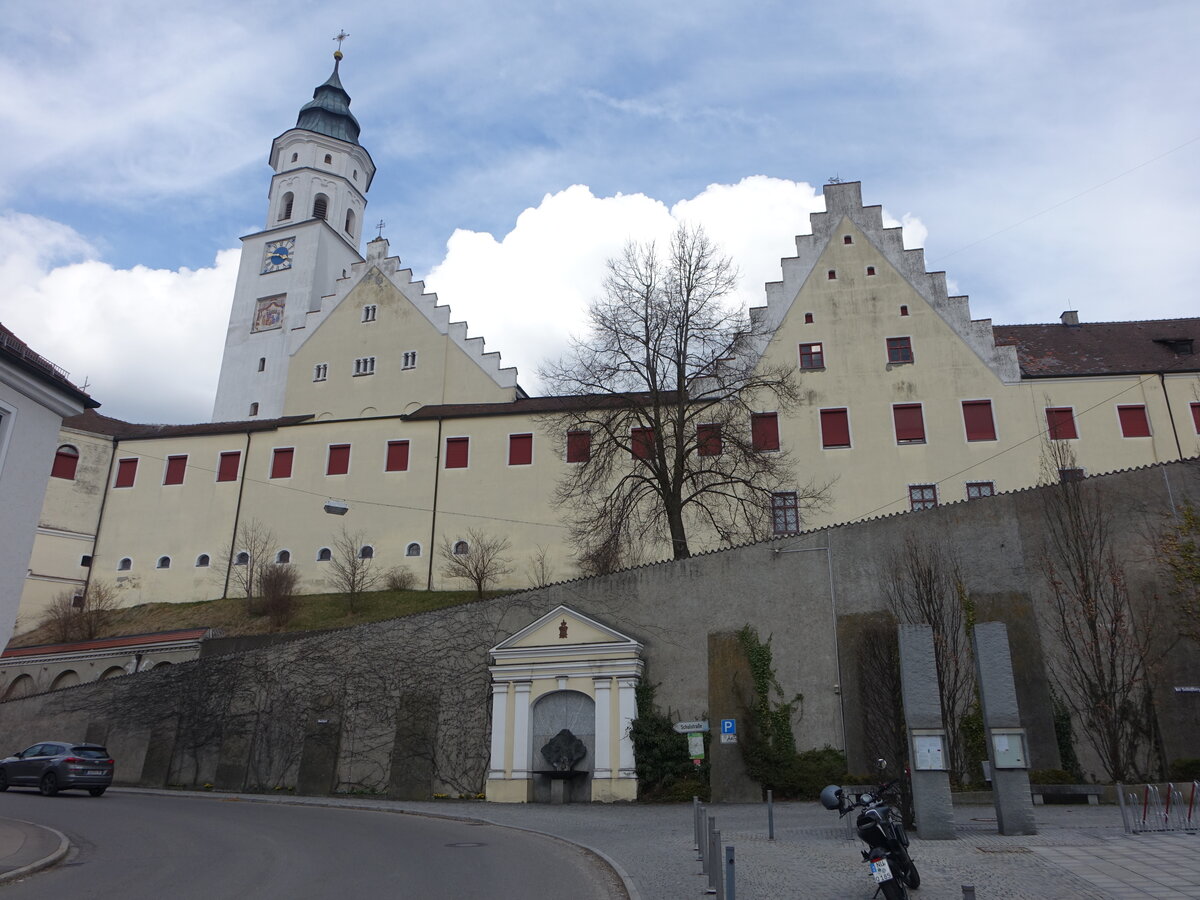 Babenhausen, Fuggerschloss mit St. Andreas Kirche (19.03.2023)