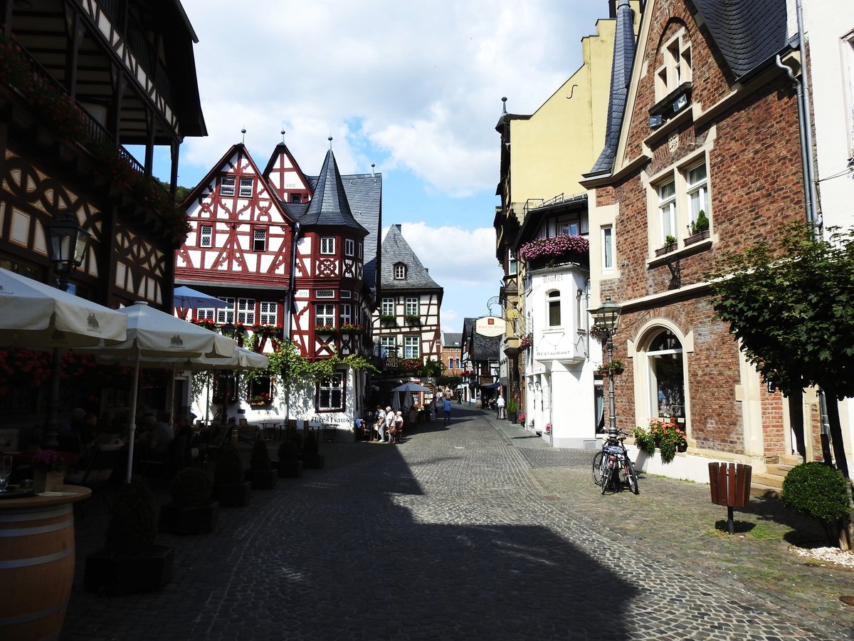 BACHARACH/RHEIN-INNENSTADT
Traumhaft schnes Stdtchen im WELTERBE MITTELRHEIN mit viel Fachwerk und Romantik...am 21.8.2019