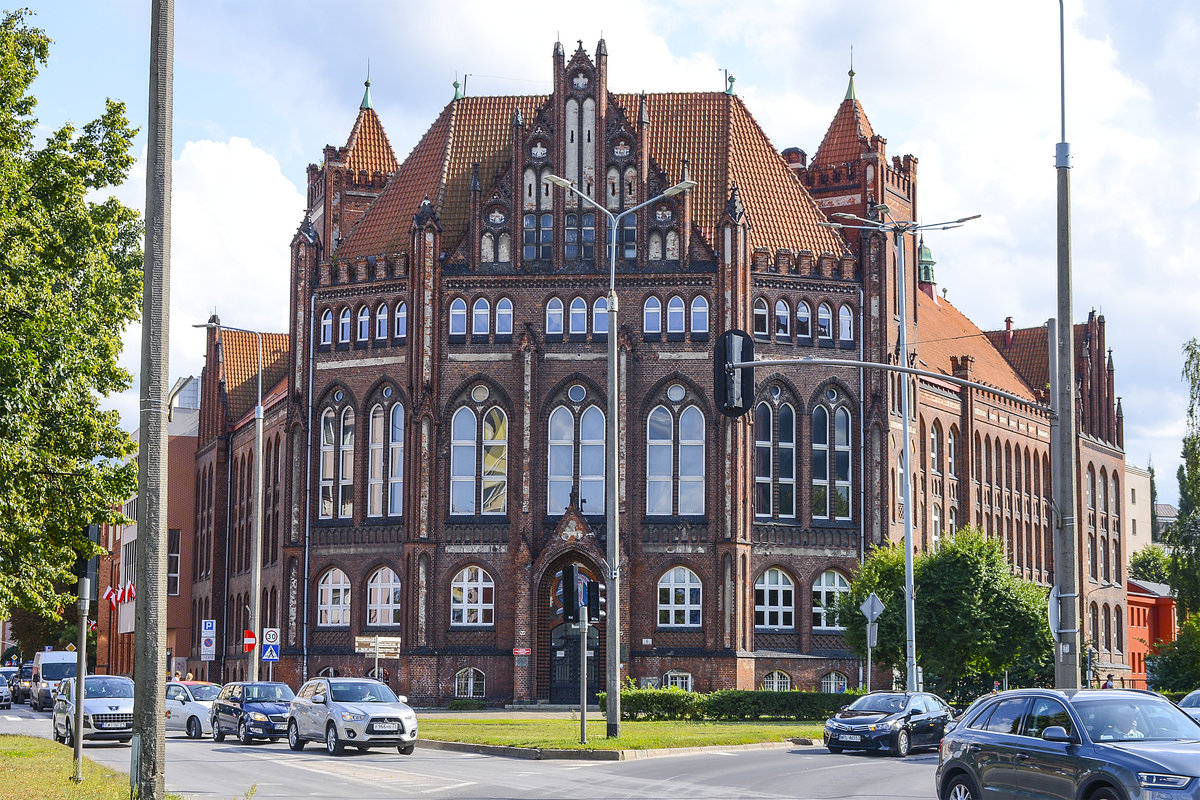 Backsteingebude im neugotischen Baustil an der Ulica Łagiewniki in Gdańsk (Danzig). Aufnahme: 14. August 2019.