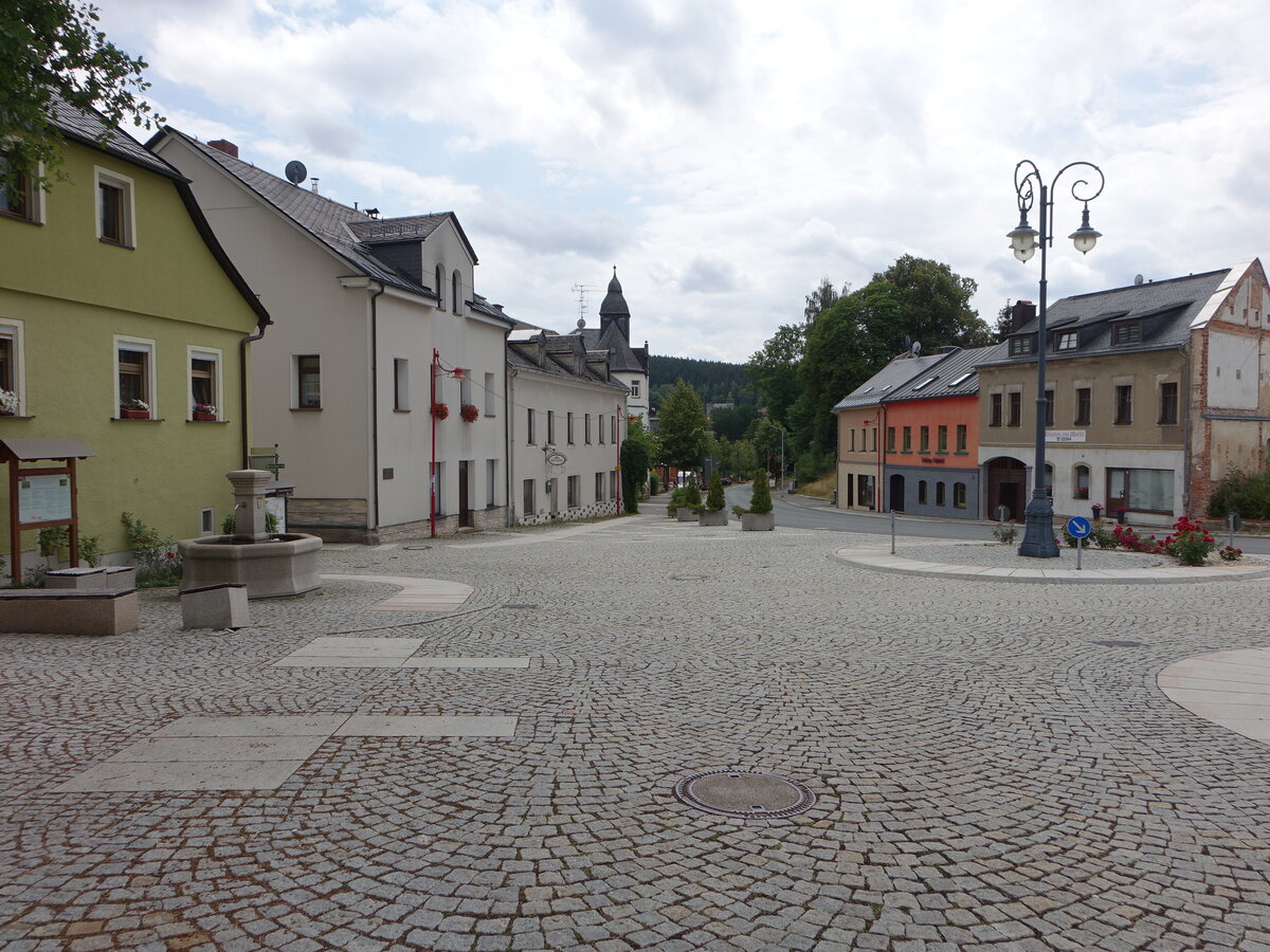 Bad Brambach, Brunnen und Huser am Markt (22.07.2023)