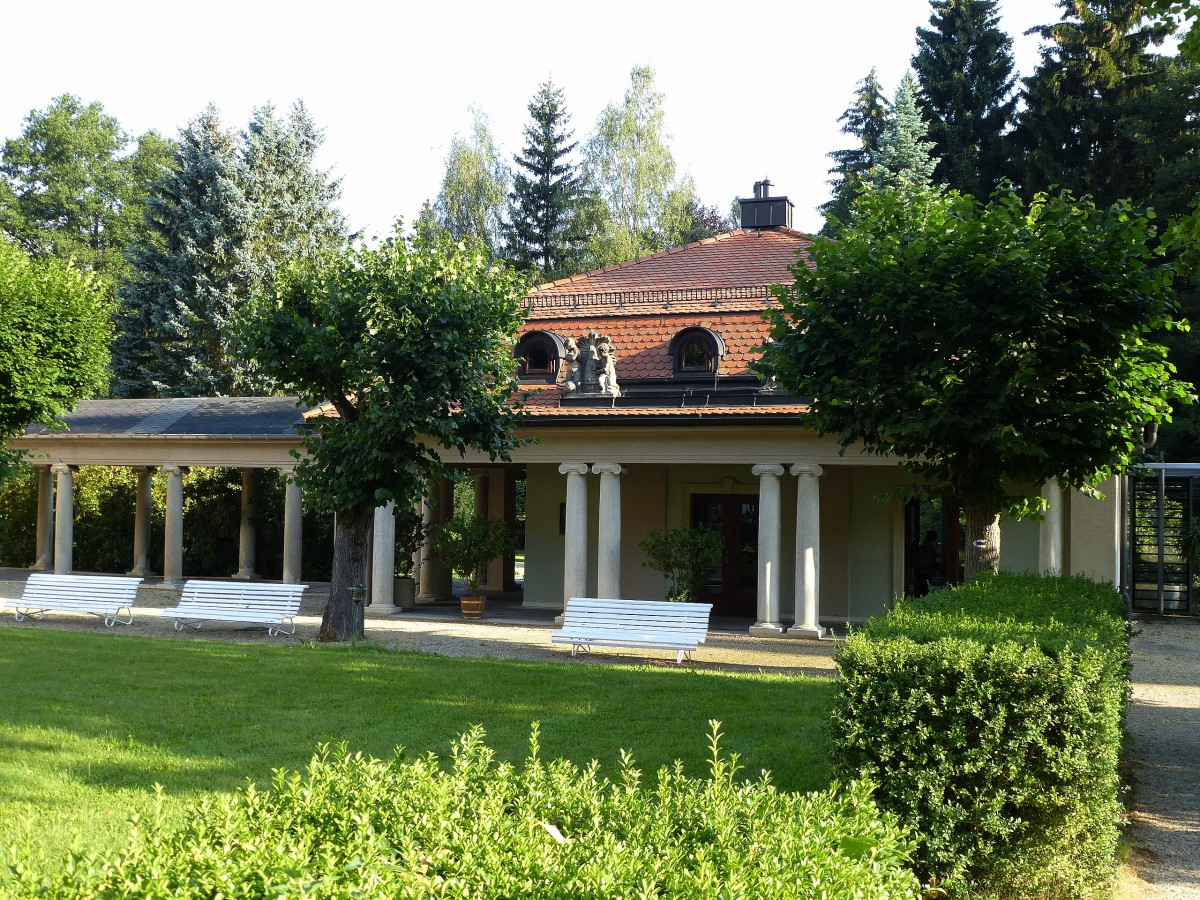 Bad Brambach, das Quellenhaus im Kurpark, hier werden verschiedene Quellen zur Trinkkur genutzt, u.a. die Wettinerquelle, die strkste Radontrinkquelle der Welt, Aug.2014