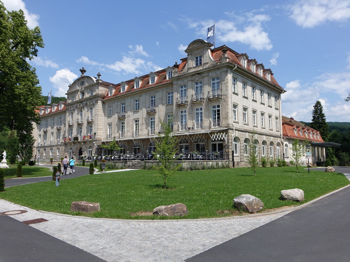 Bad Brckenau, Kurhotel, dreigeschossiger Massivbau mit Mansardwalmdach, erbaut von 1899 bis 1901 durch Max Littmann (27.05.2018)